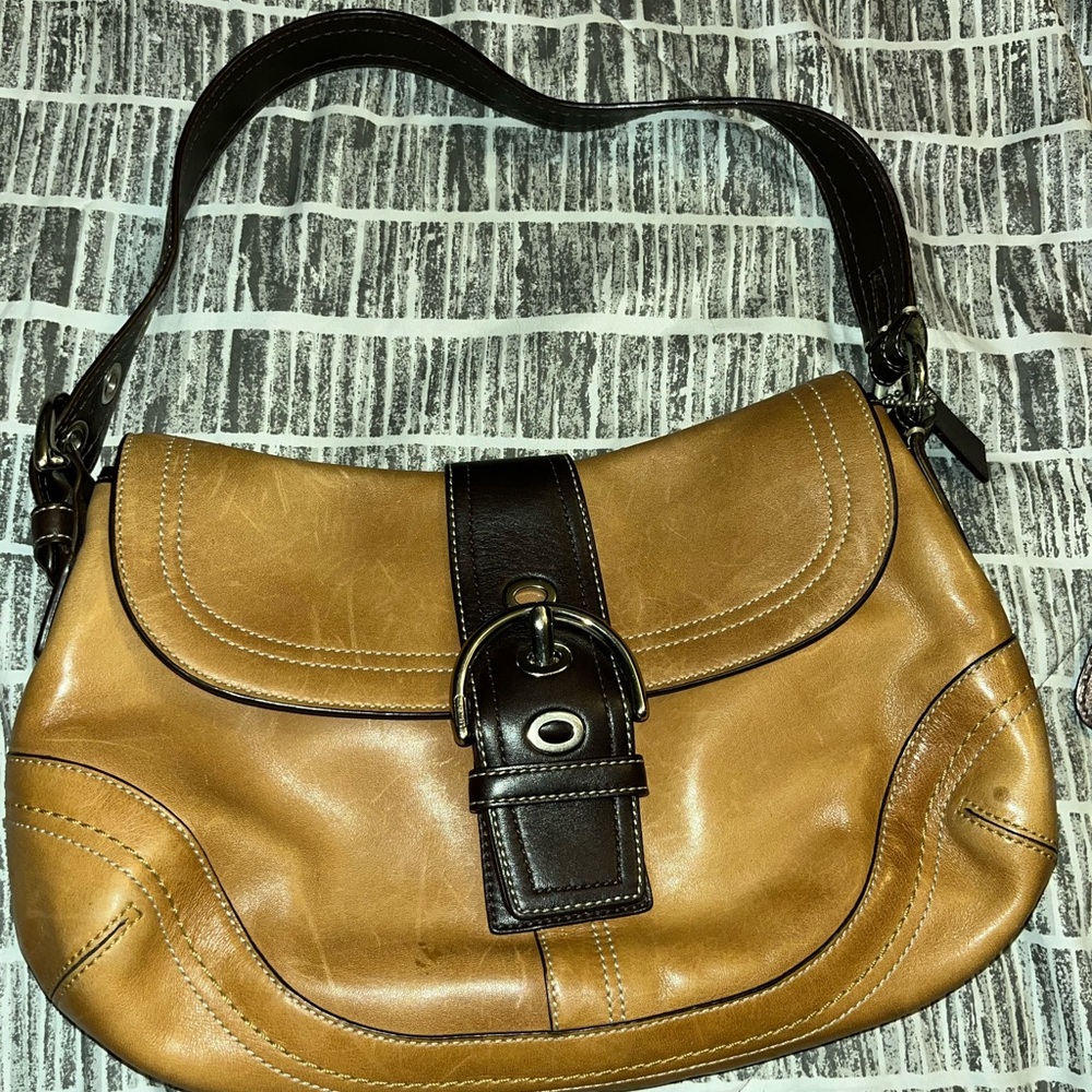 Coach - vintage Elegant Tan and Brown Leather Shoulder Bag